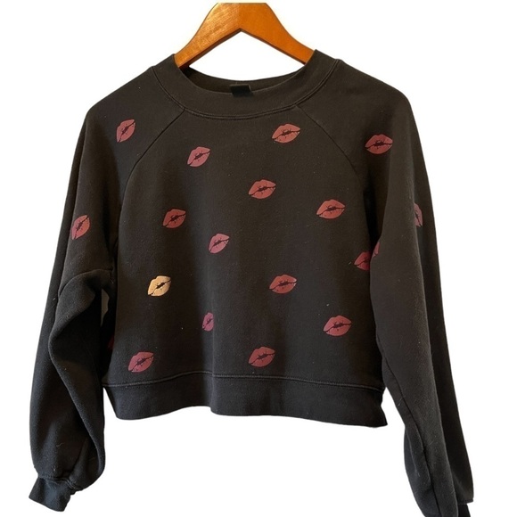 Style Reform, Kissing Lips Sweatshirt in Black Size Small - Picture 11 of 11